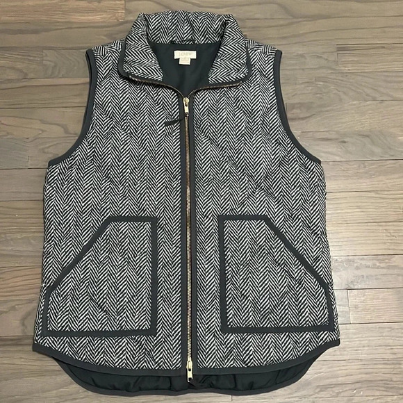 J. Crew Quilted Herringbone Puffer Vest. Gray. Size Small. Excellent condition! - Picture 2 of 7